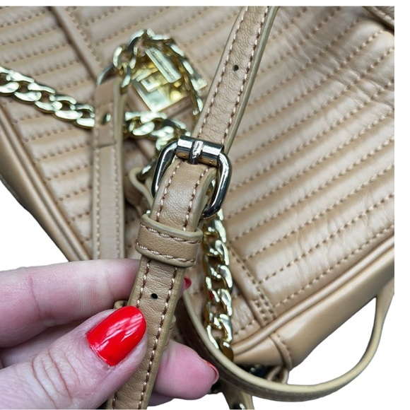 ISAAC Mizrahi Quilted Tan Leather Camera Style Crossbody Bag - Picture 12 of 16